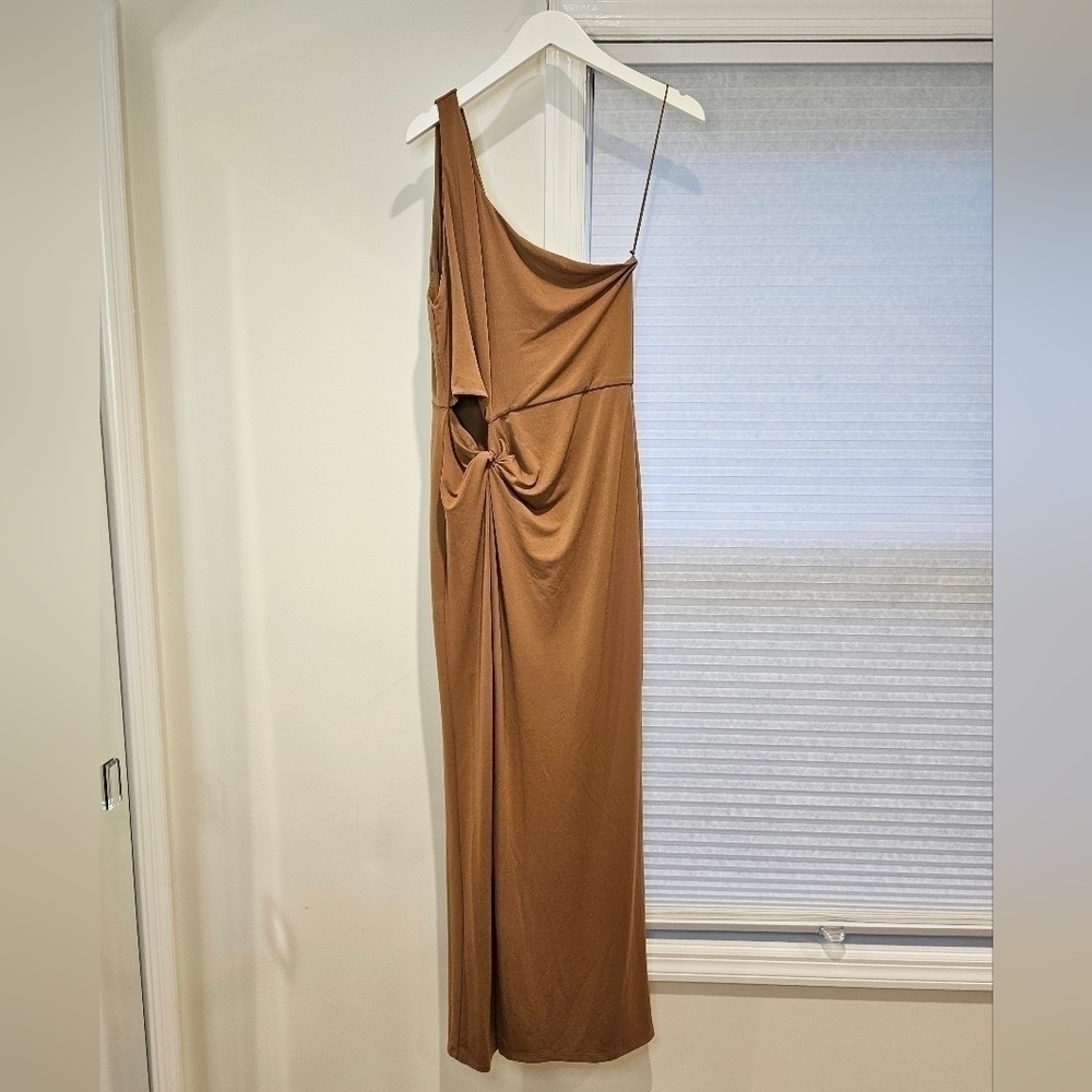 Alice + Olivia Ashby Twist Hip Cutout Dress in CAMEL Size 12 - Picture 4 of 7